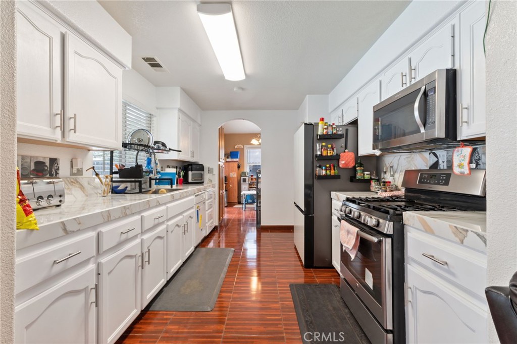 180 Cheney Ln, Coalinga, CA 93210