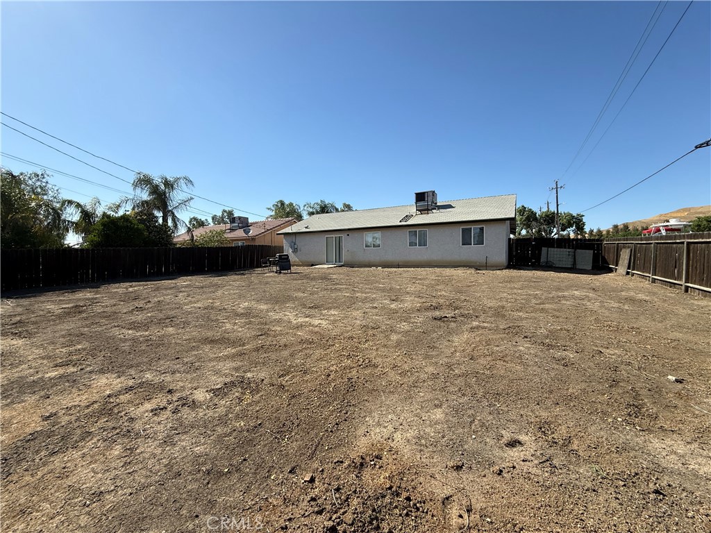1048 E Yosemite, Avenal, CA 93204