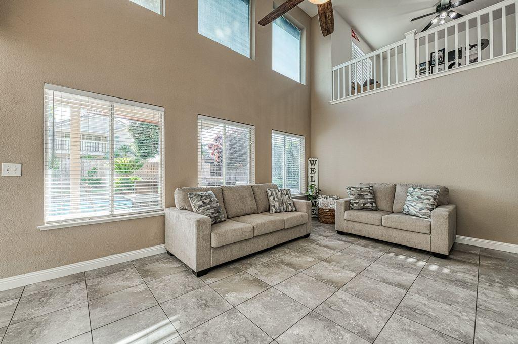 3372 Greenfield Ave, Clovis, CA 93611