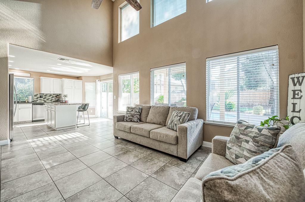 3372 Greenfield Ave, Clovis, CA 93611