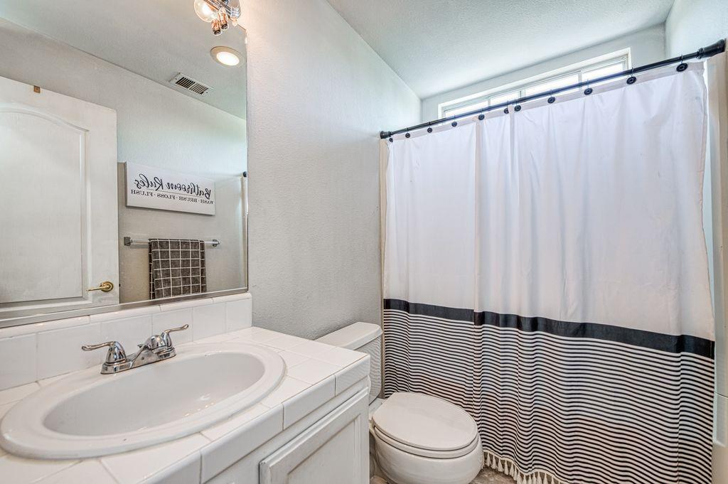 3372 Greenfield Ave, Clovis, CA 93611