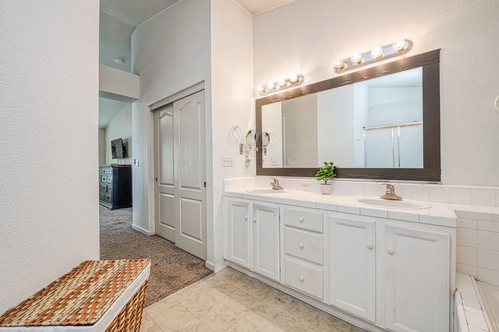 3372 Greenfield Ave, Clovis, CA 93611