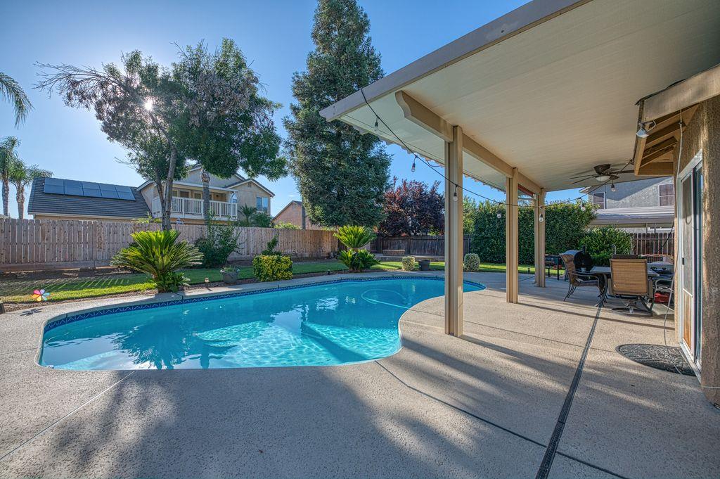 3372 Greenfield Ave, Clovis, CA 93611