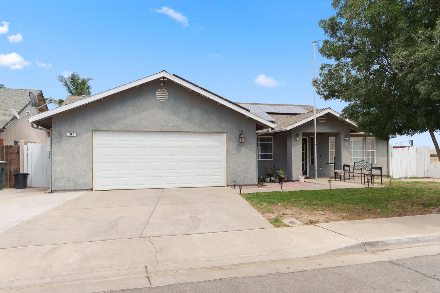 601 Saddleback St, Coalinga, CA 93210