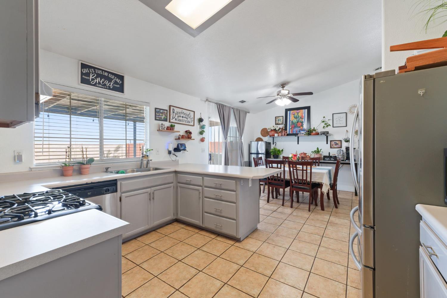 601 Saddleback St, Coalinga, CA 93210