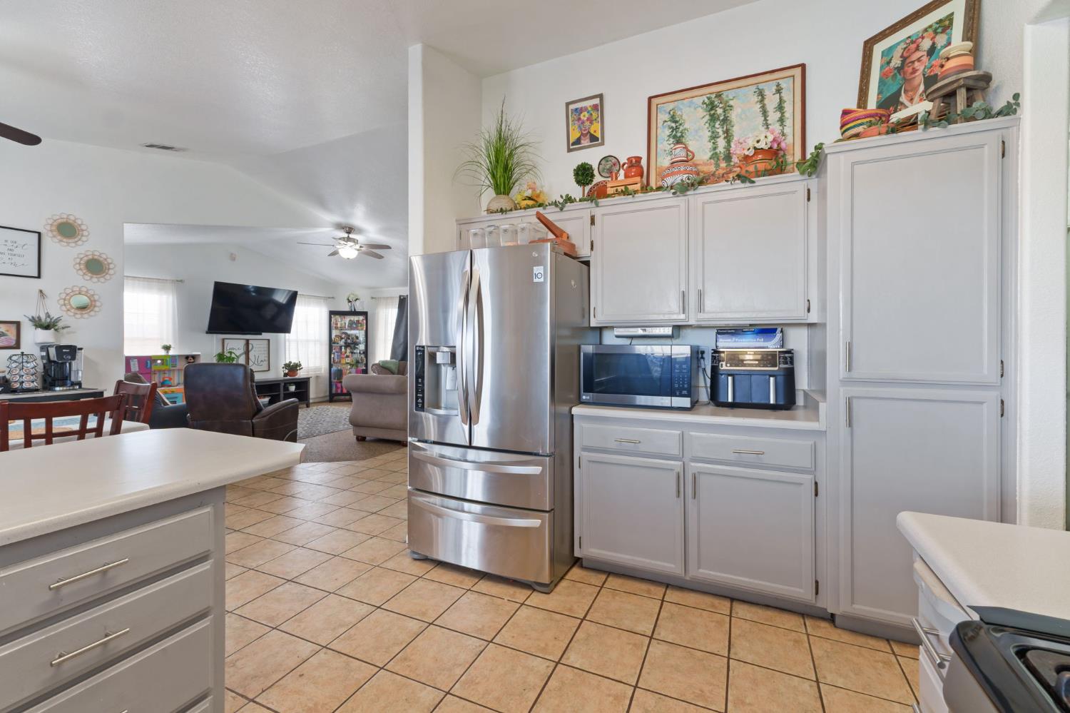 601 Saddleback St, Coalinga, CA 93210