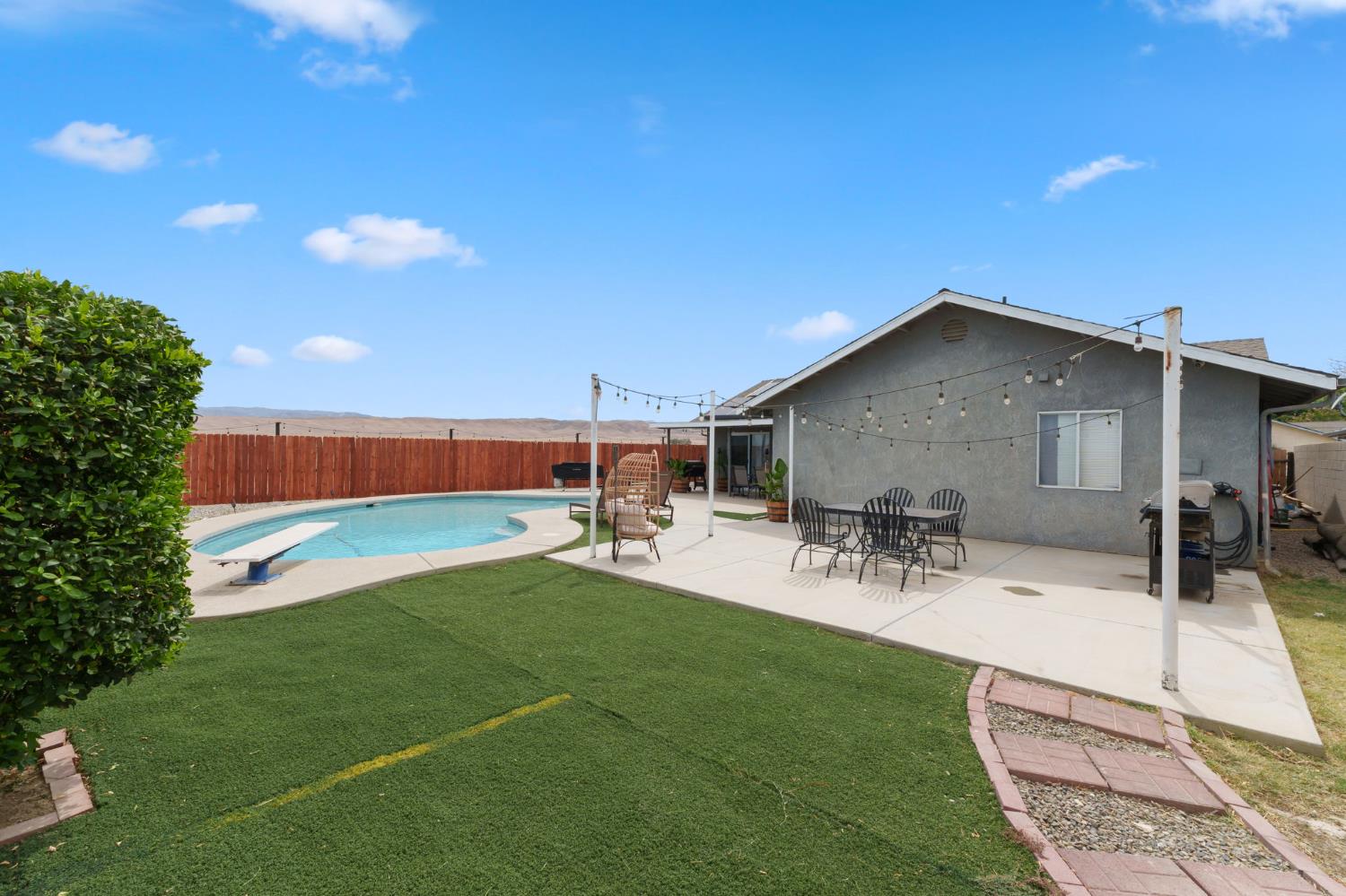 601 Saddleback St, Coalinga, CA 93210