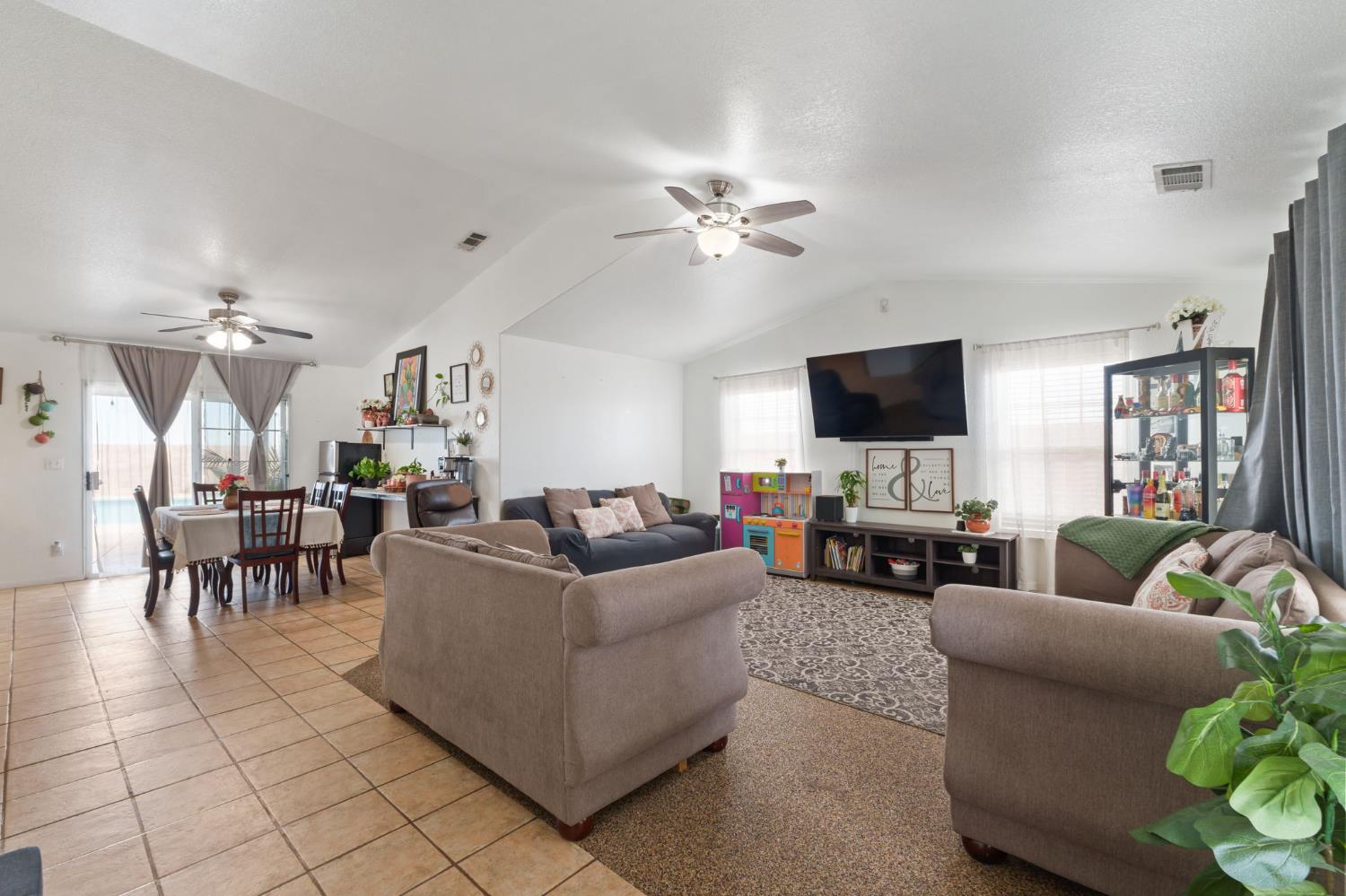 601 Saddleback St, Coalinga, CA 93210