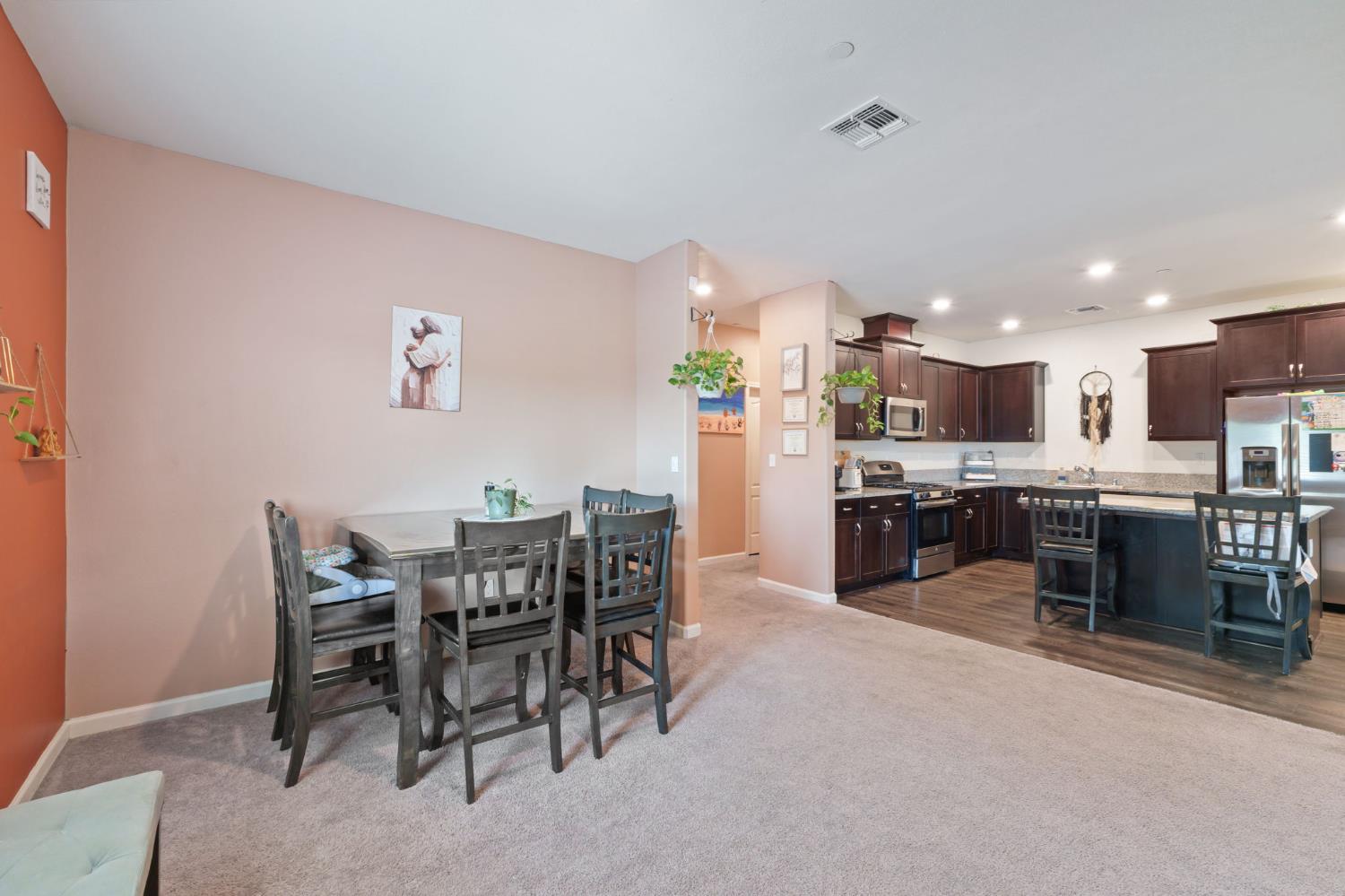 2082 Posa Chanet Blvd, Coalinga, CA 93210