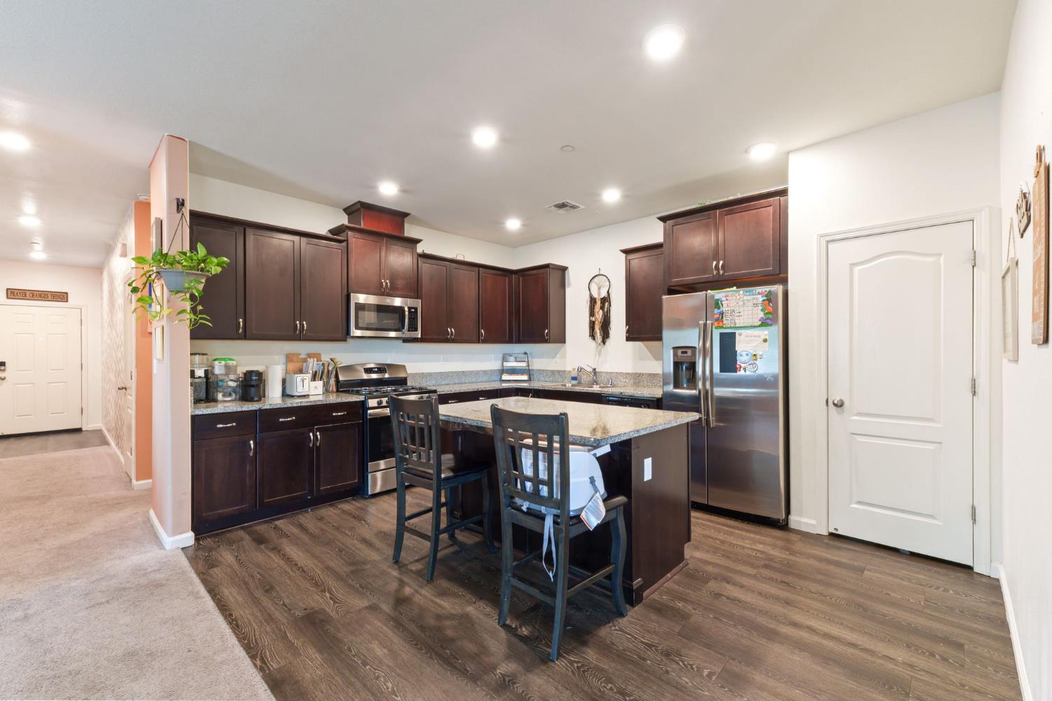 2082 Posa Chanet Blvd, Coalinga, CA 93210