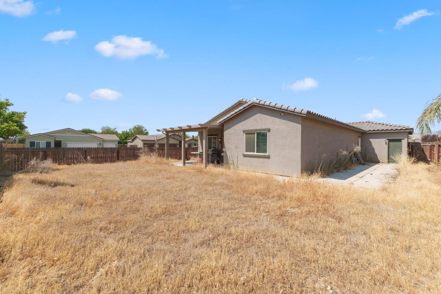 2082 Posa Chanet Blvd, Coalinga, CA 93210