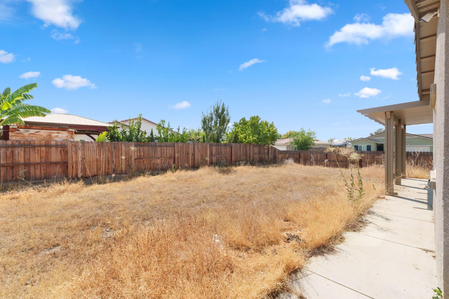 2082 Posa Chanet Blvd, Coalinga, CA 93210