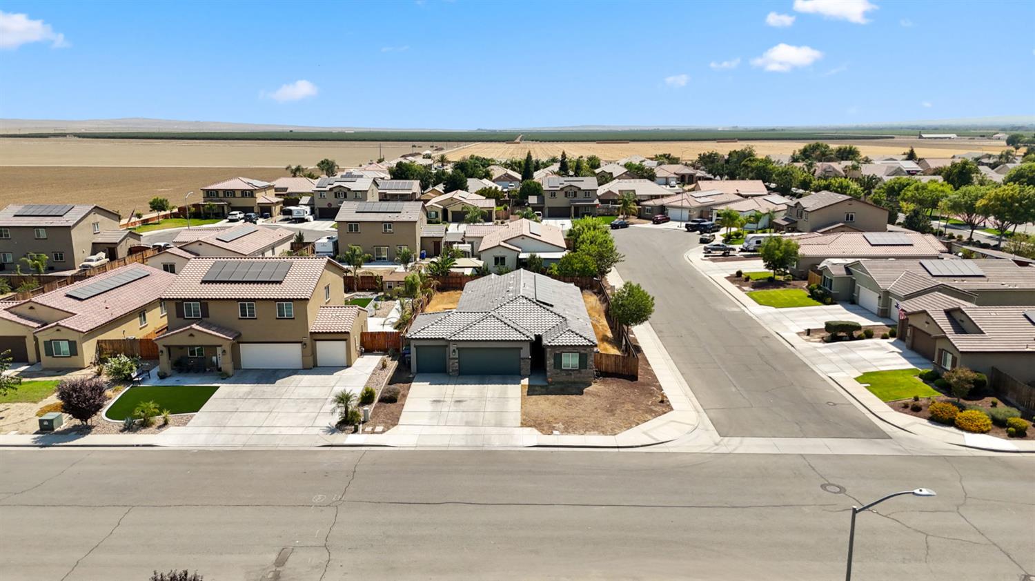 2082 Posa Chanet Blvd, Coalinga, CA 93210