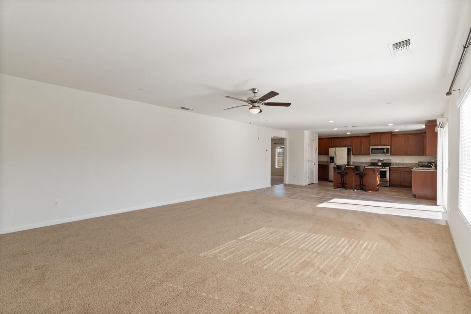 802 Reisling Ln, Coalinga, CA 93210