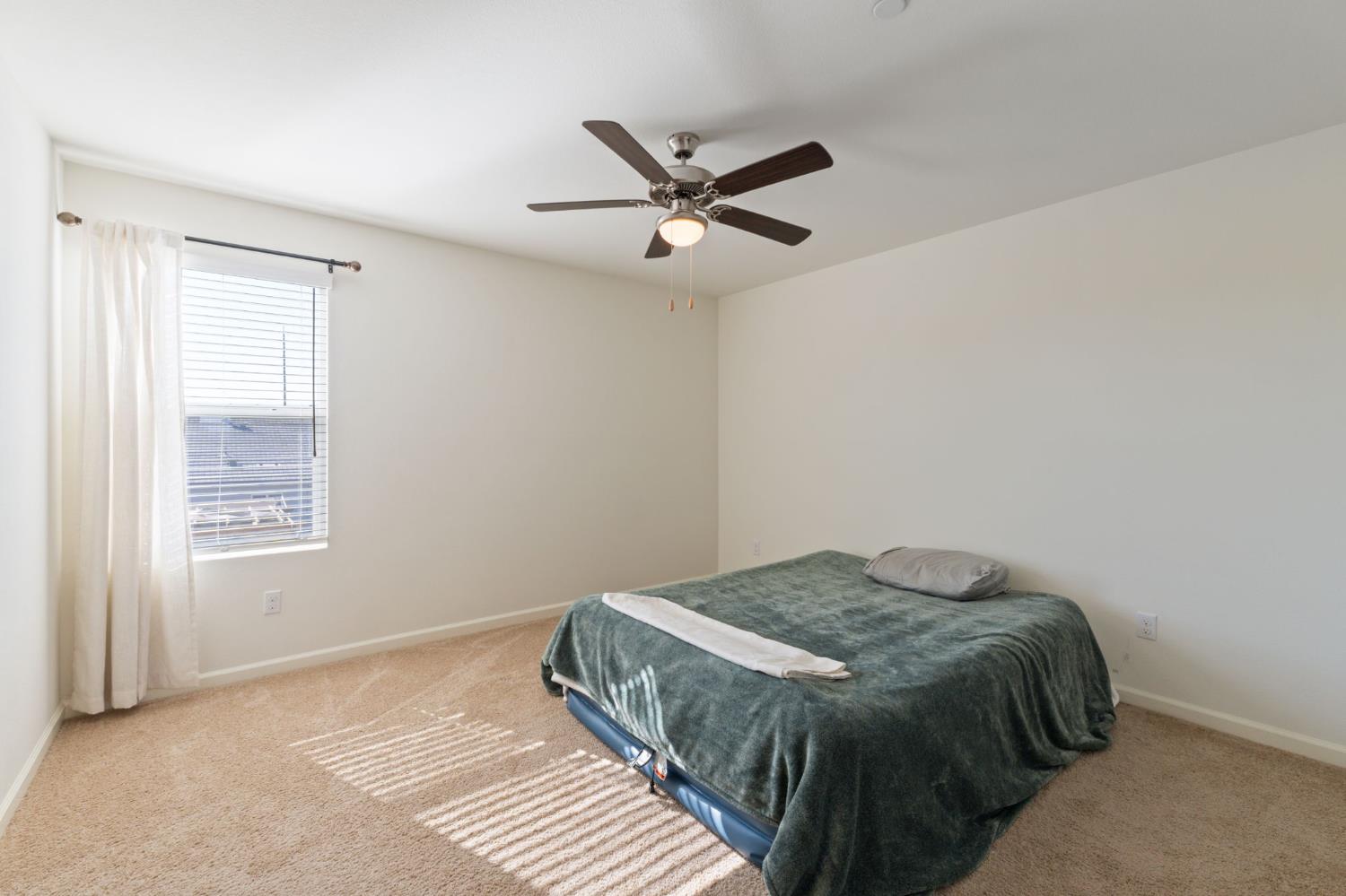 802 Reisling Ln, Coalinga, CA 93210