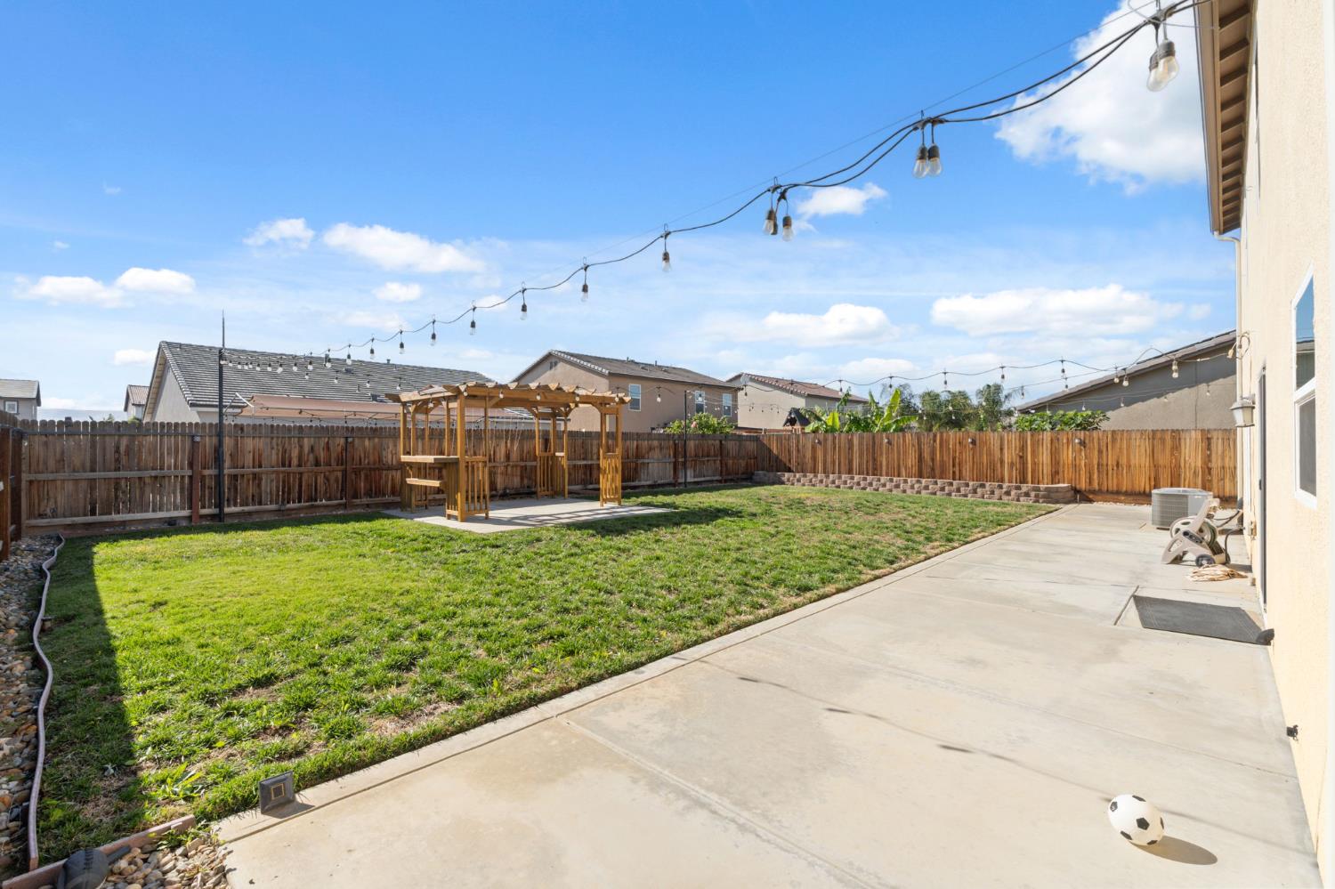 802 Reisling Ln, Coalinga, CA 93210