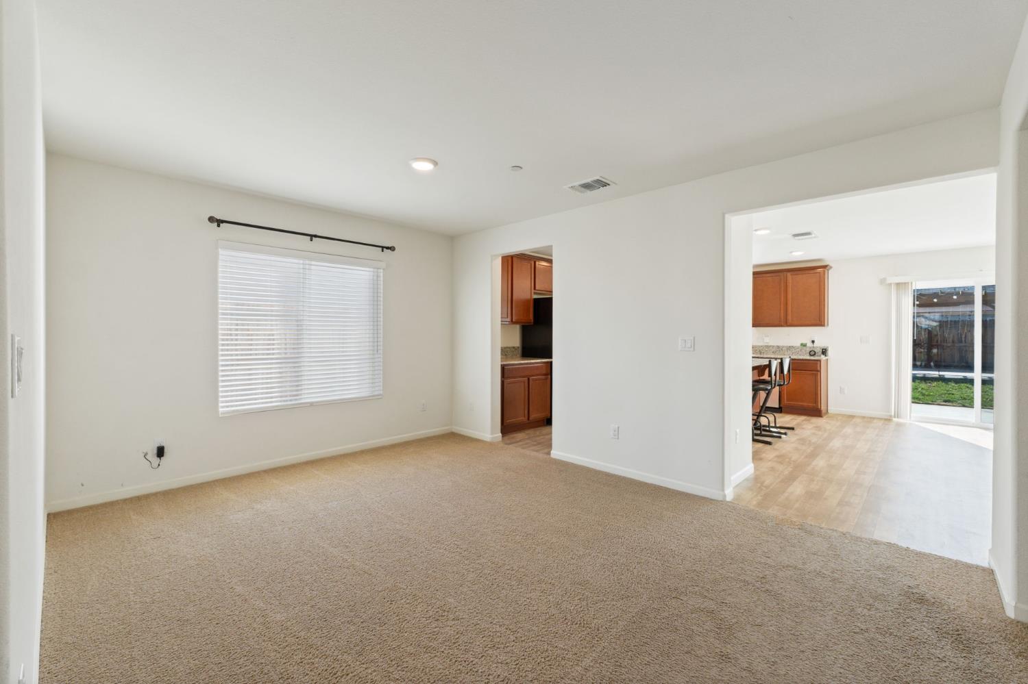 802 Reisling Ln, Coalinga, CA 93210