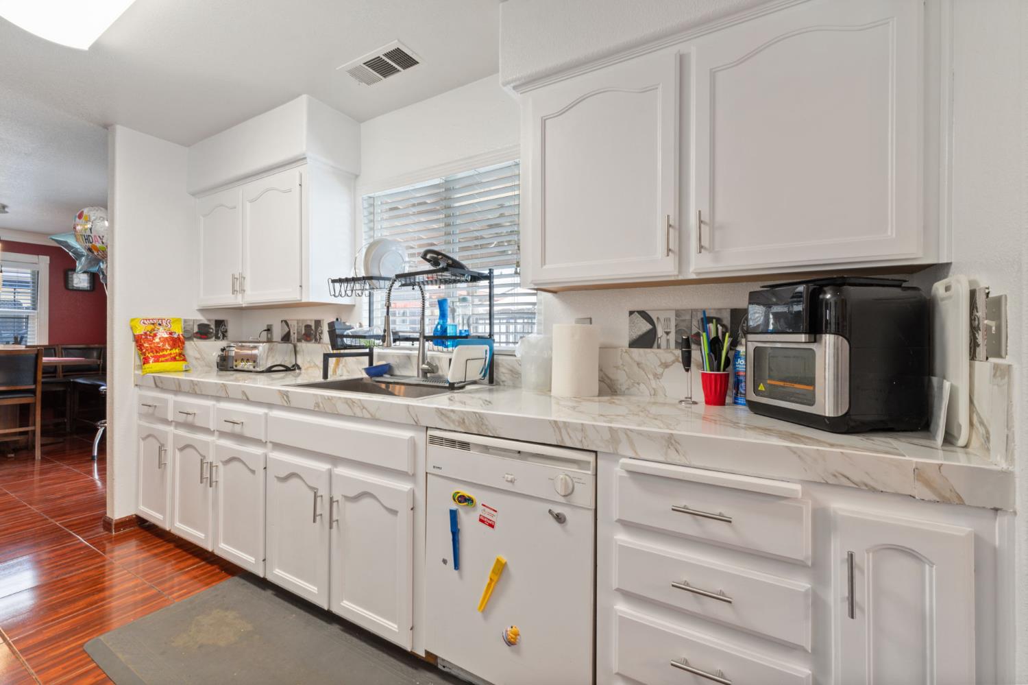 180 Cheney Ln, Coalinga, CA 93210