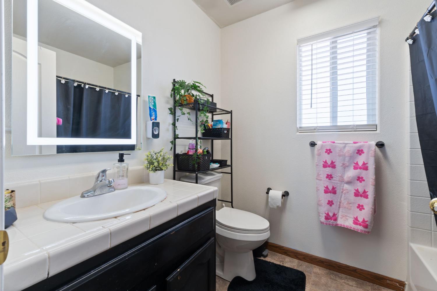 180 Cheney Ln, Coalinga, CA 93210