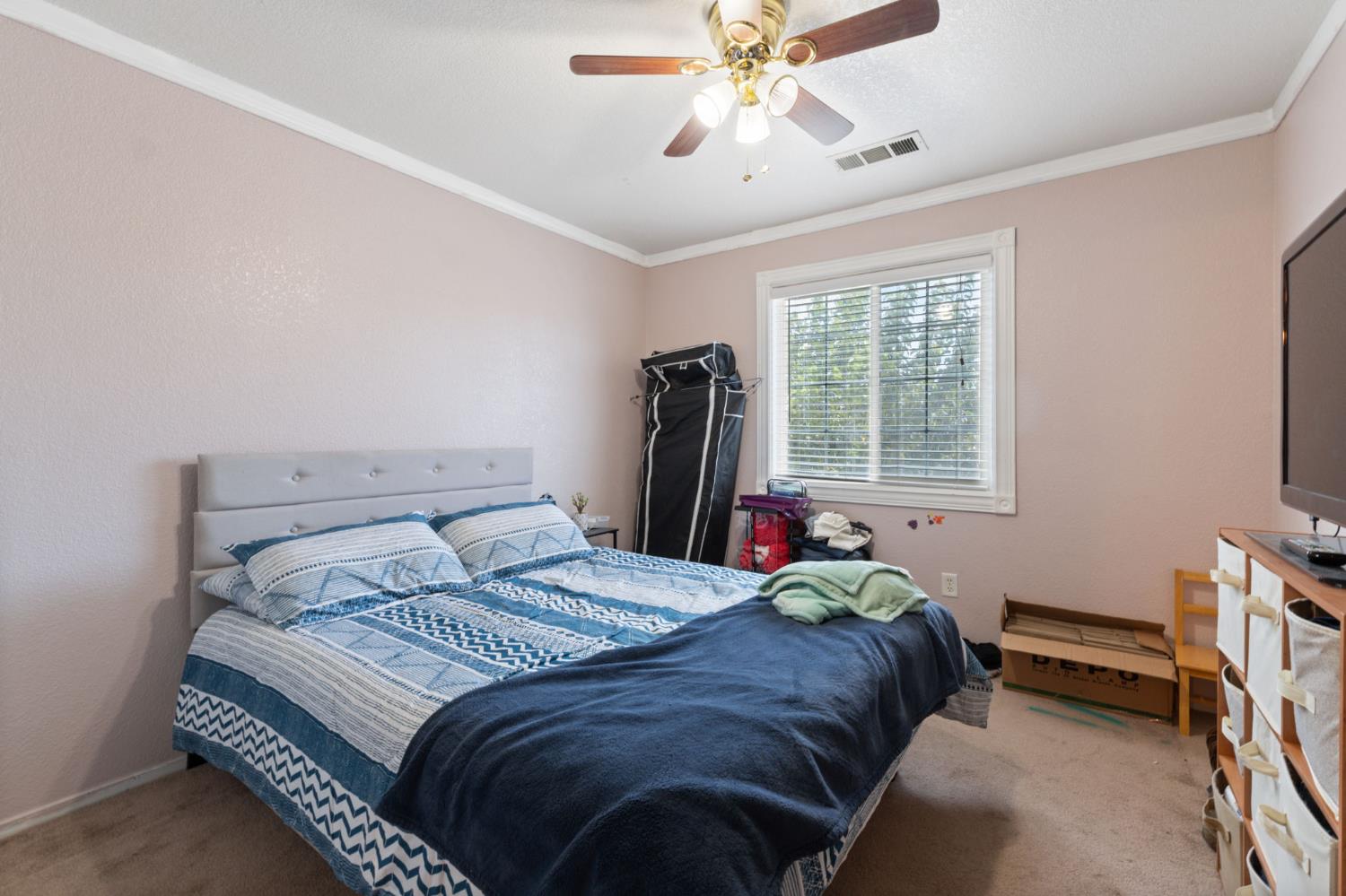 180 Cheney Ln, Coalinga, CA 93210