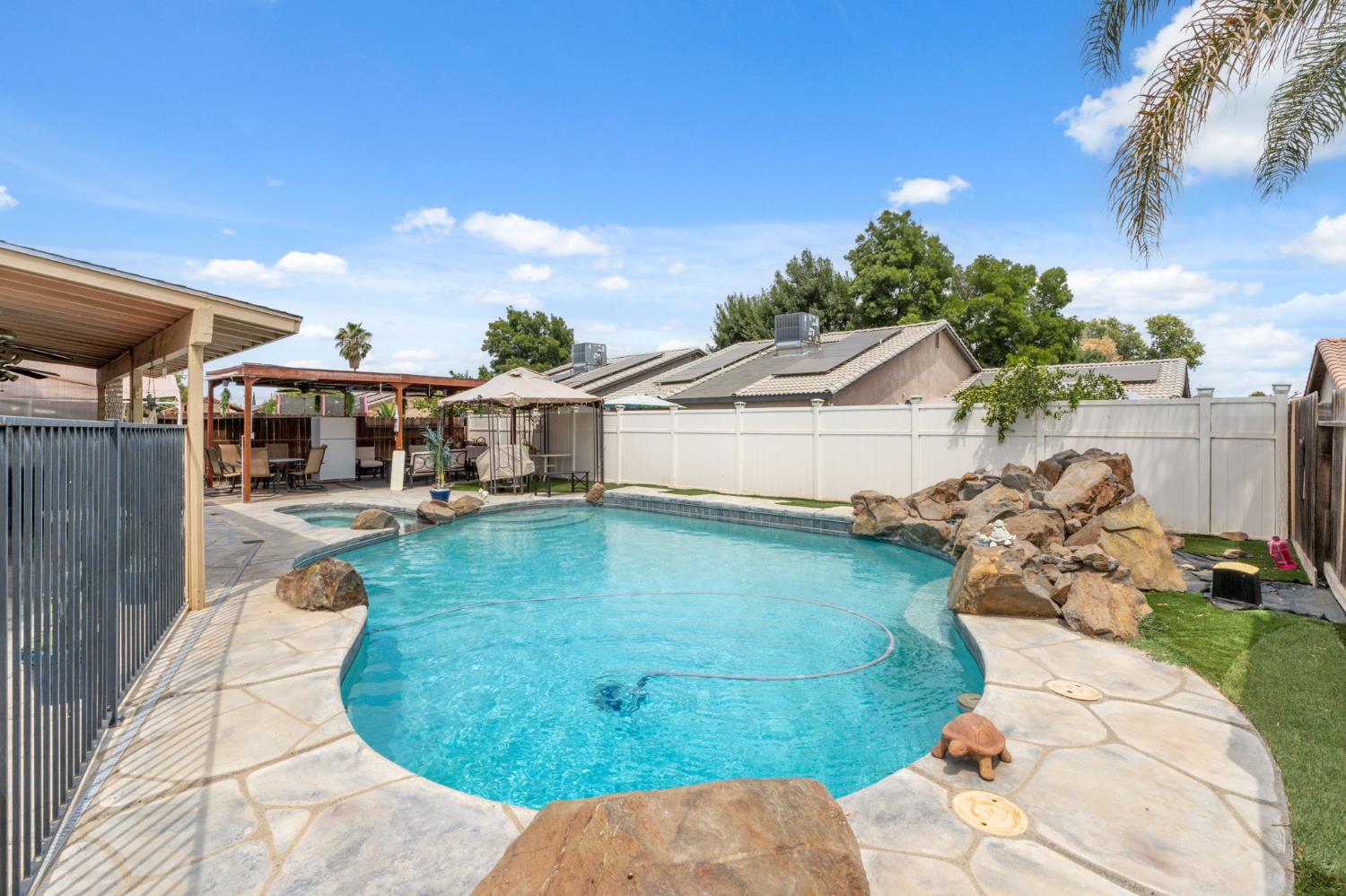 180 Cheney Ln, Coalinga, CA 93210