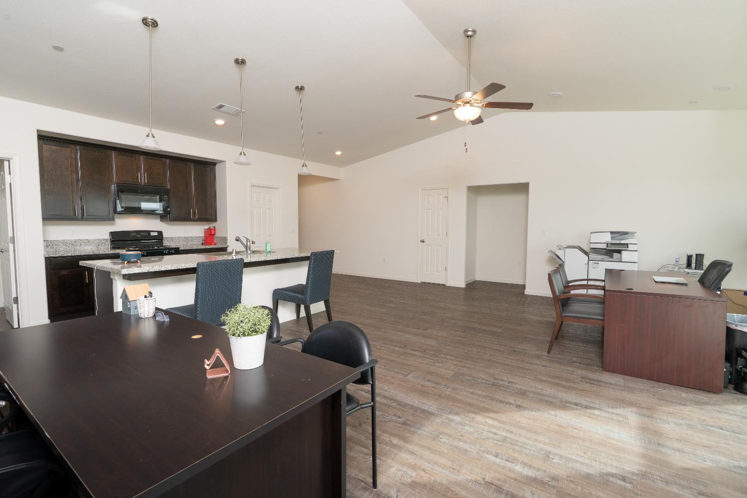 1132 E Orange St, Avenal, CA 93204