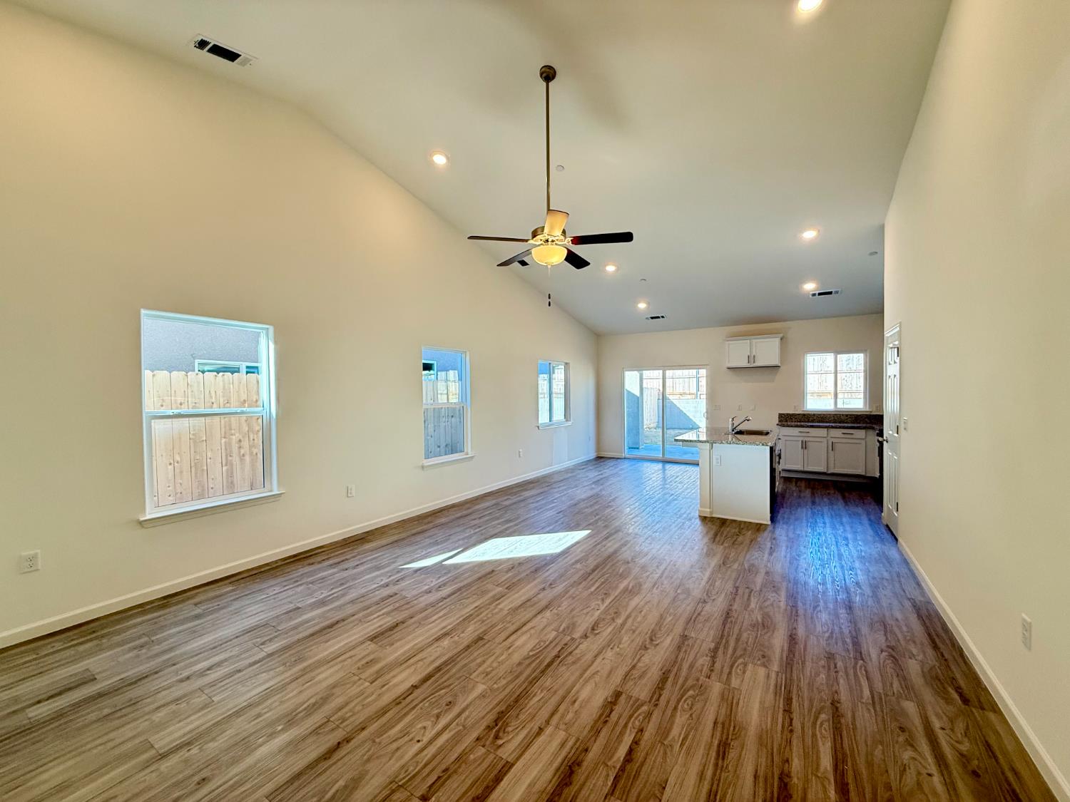 1205 E Orange St, Avenal, CA 93204