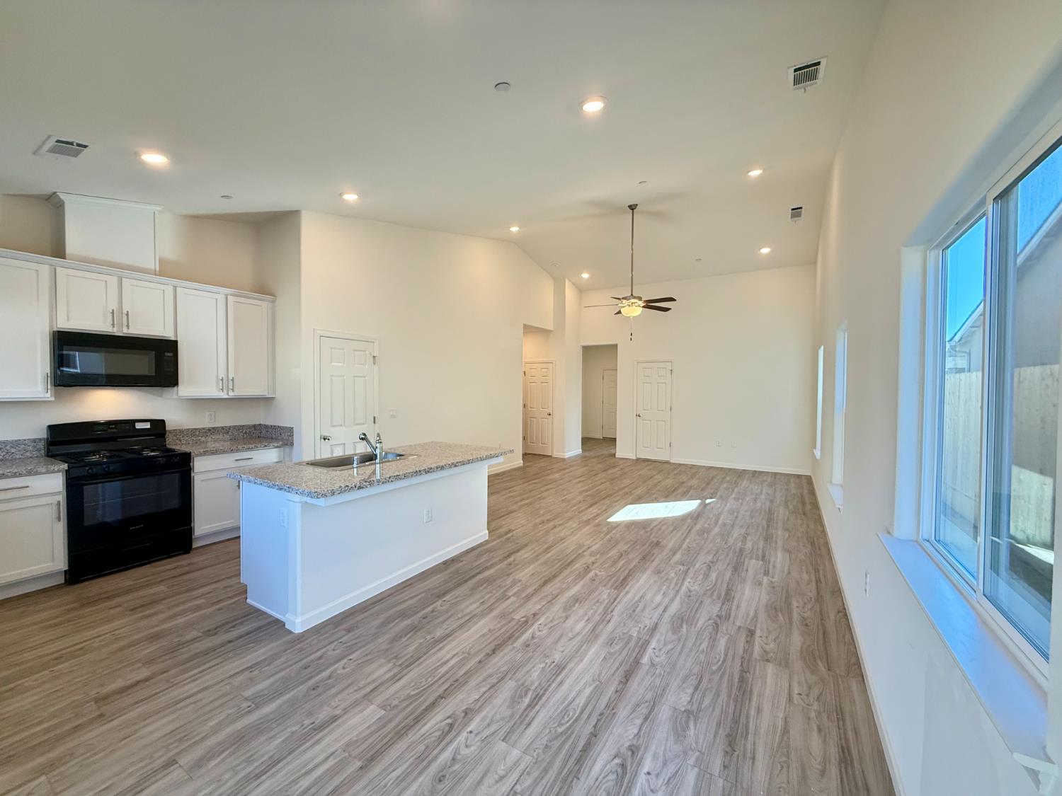 1205 E Orange St, Avenal, CA 93204