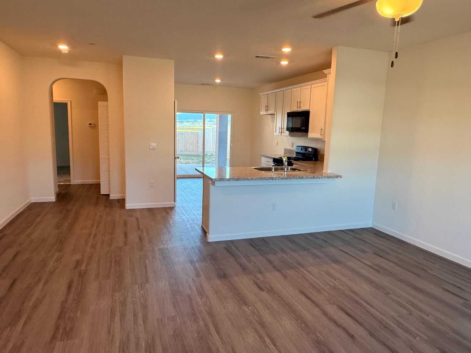 1105 E Orange St, Avenal, CA 93204