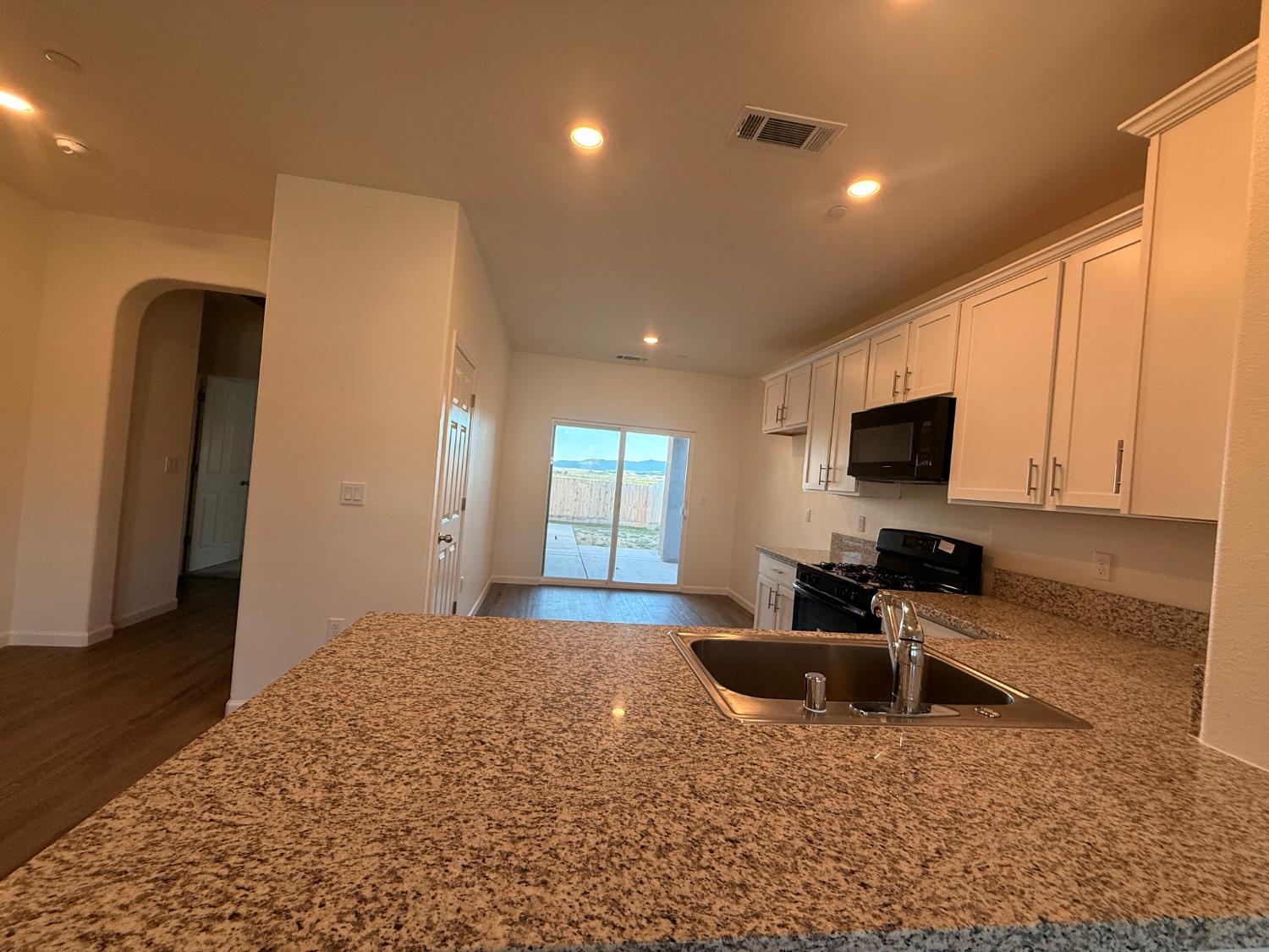 1105 E Orange St, Avenal, CA 93204