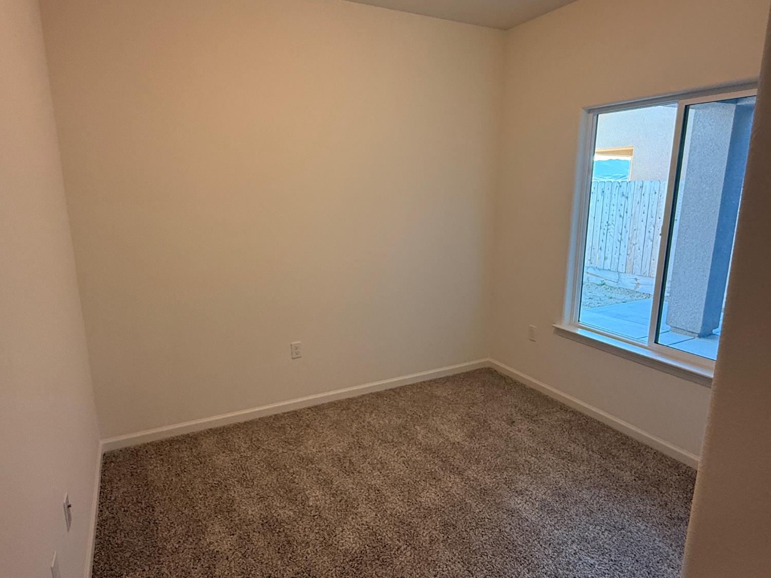 1105 E Orange St, Avenal, CA 93204