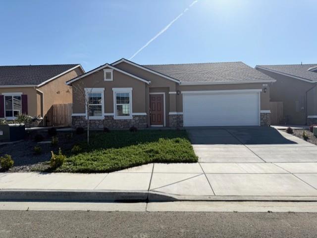 1204 E Orange St, Avenal, CA 93204