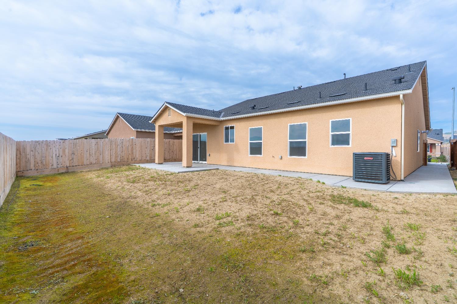 1208 E Orange St, Avenal, CA 93204