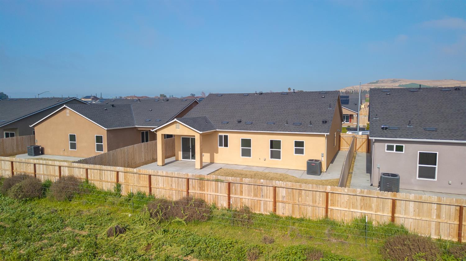 1208 E Orange St, Avenal, CA 93204