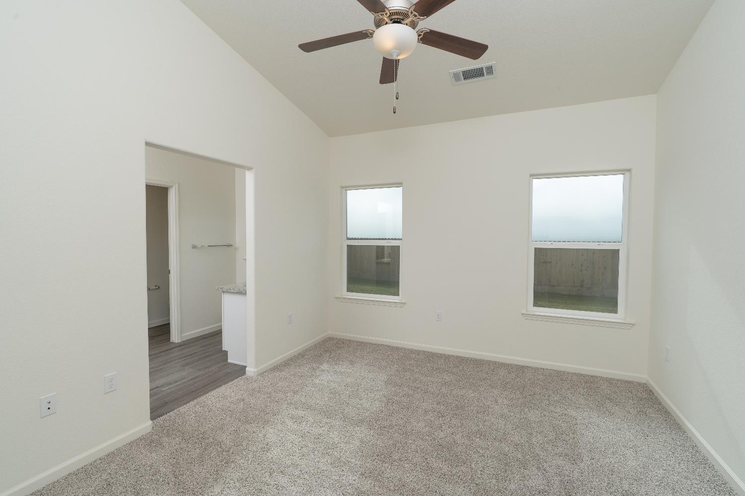 1208 E Orange St, Avenal, CA 93204