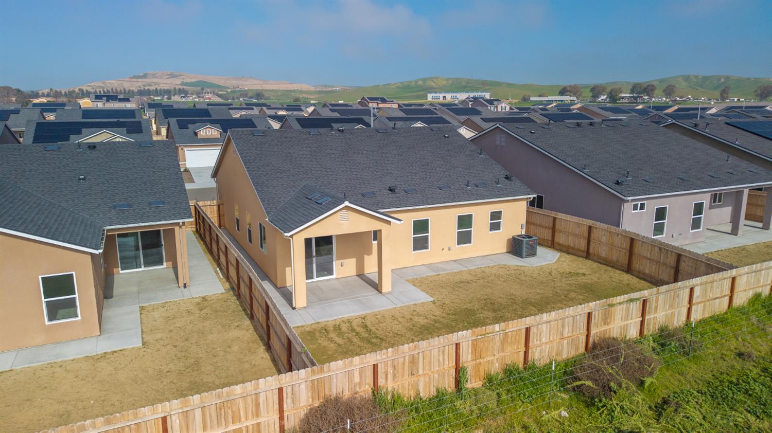 1208 E Orange St, Avenal, CA 93204