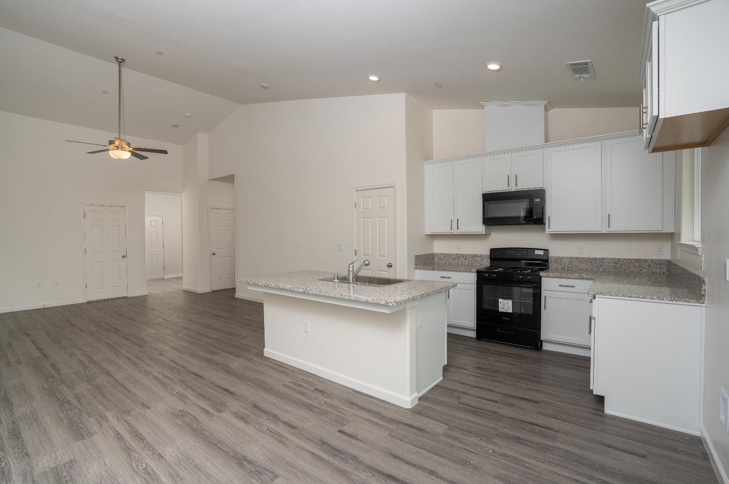 1208 E Orange St, Avenal, CA 93204