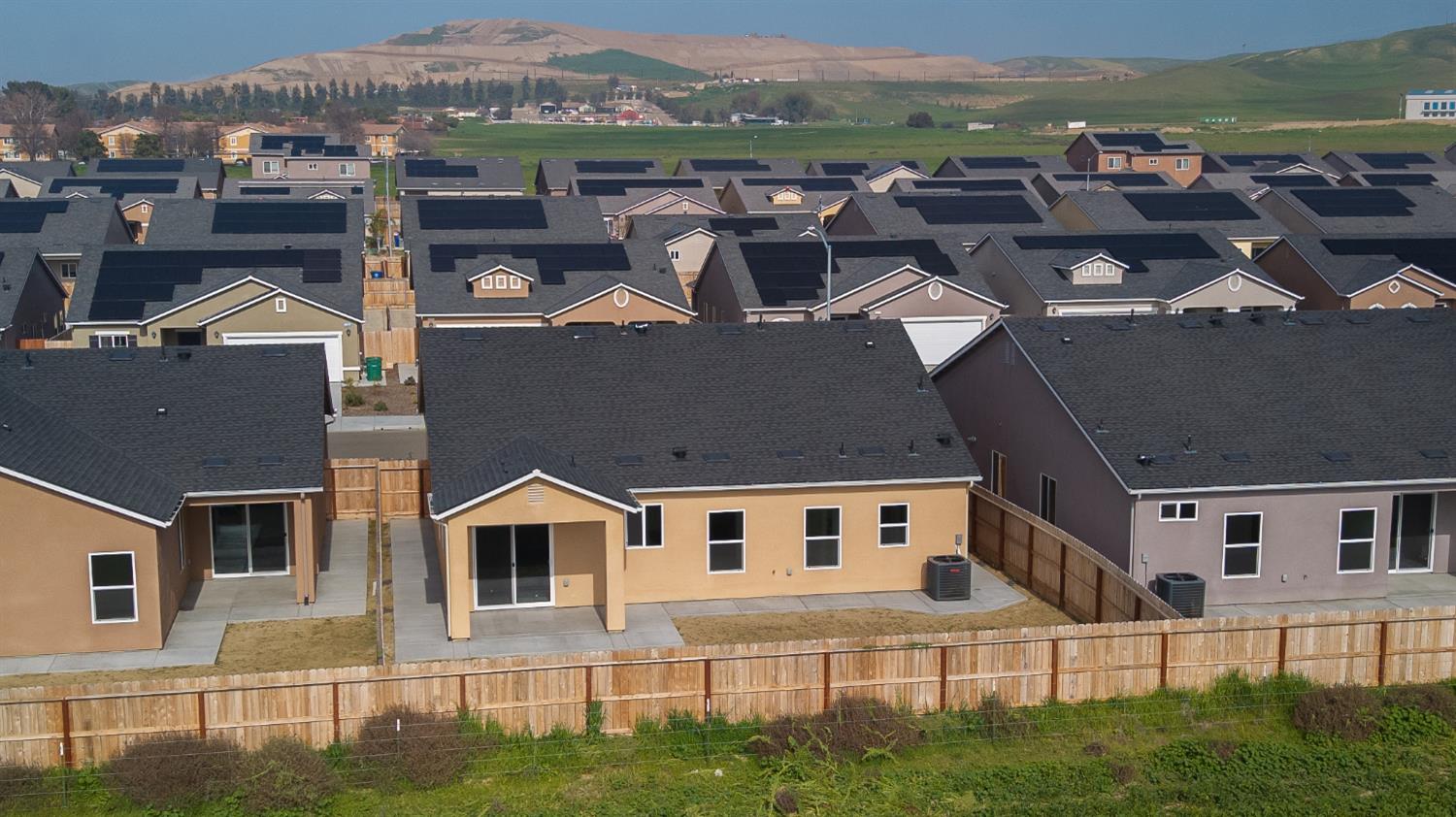 1208 E Orange St, Avenal, CA 93204