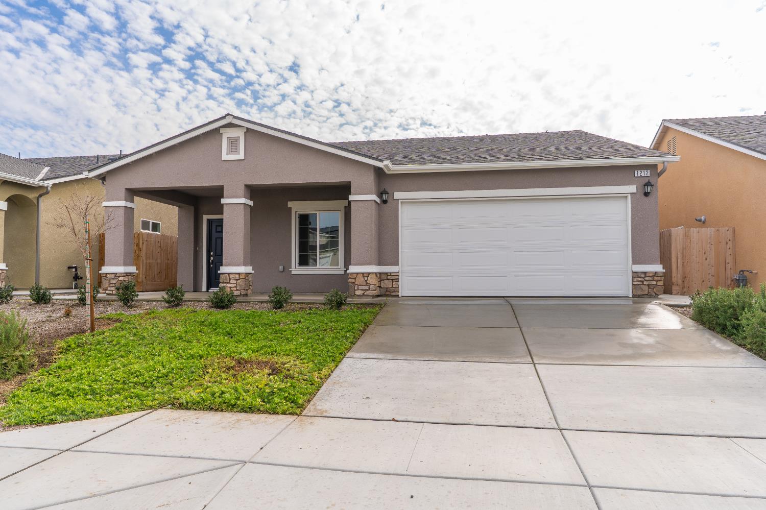 1212 E Orange St, Avenal, CA 93204