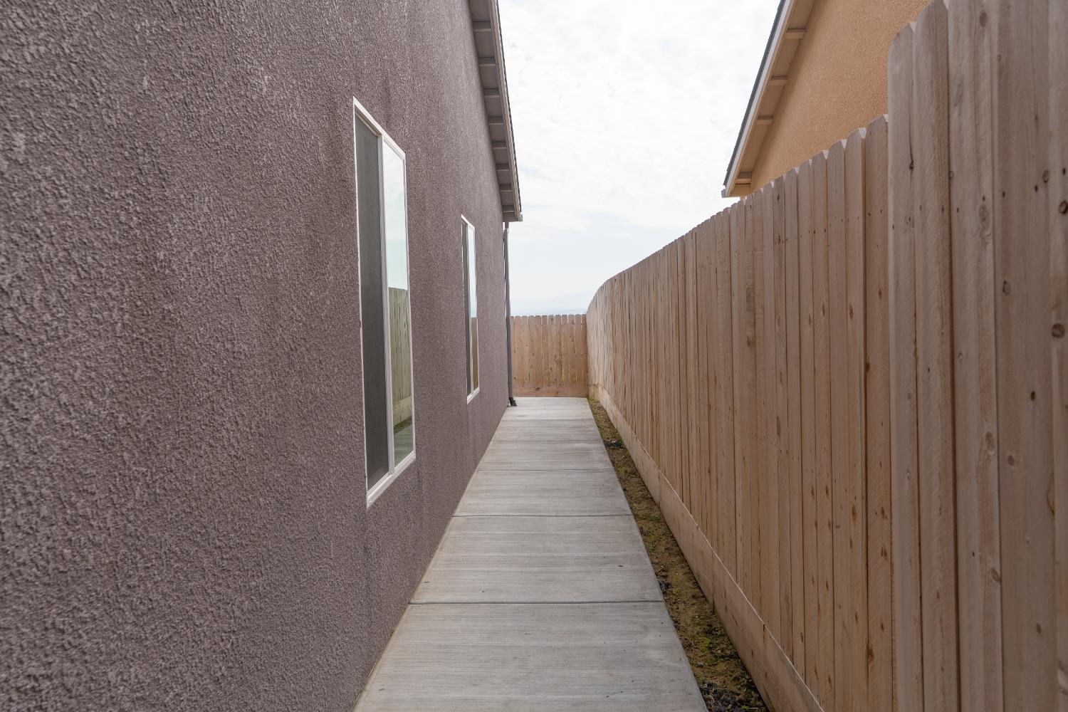 1212 E Orange St, Avenal, CA 93204