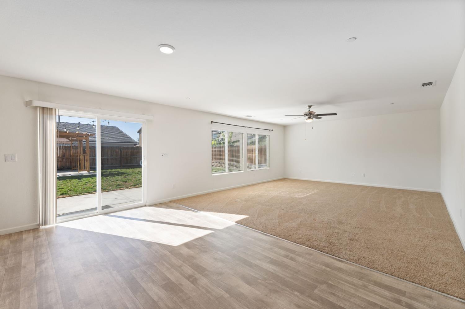 802 Reisling Ln, Coalinga, CA 93210