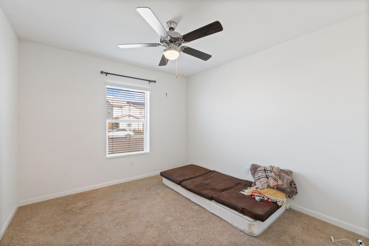 802 Reisling Ln, Coalinga, CA 93210