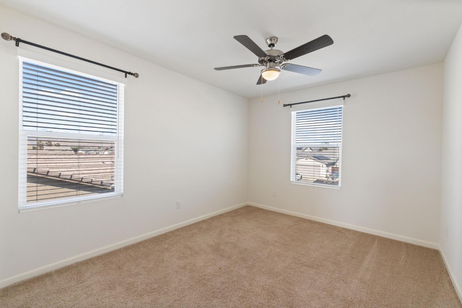 802 Reisling Ln, Coalinga, CA 93210