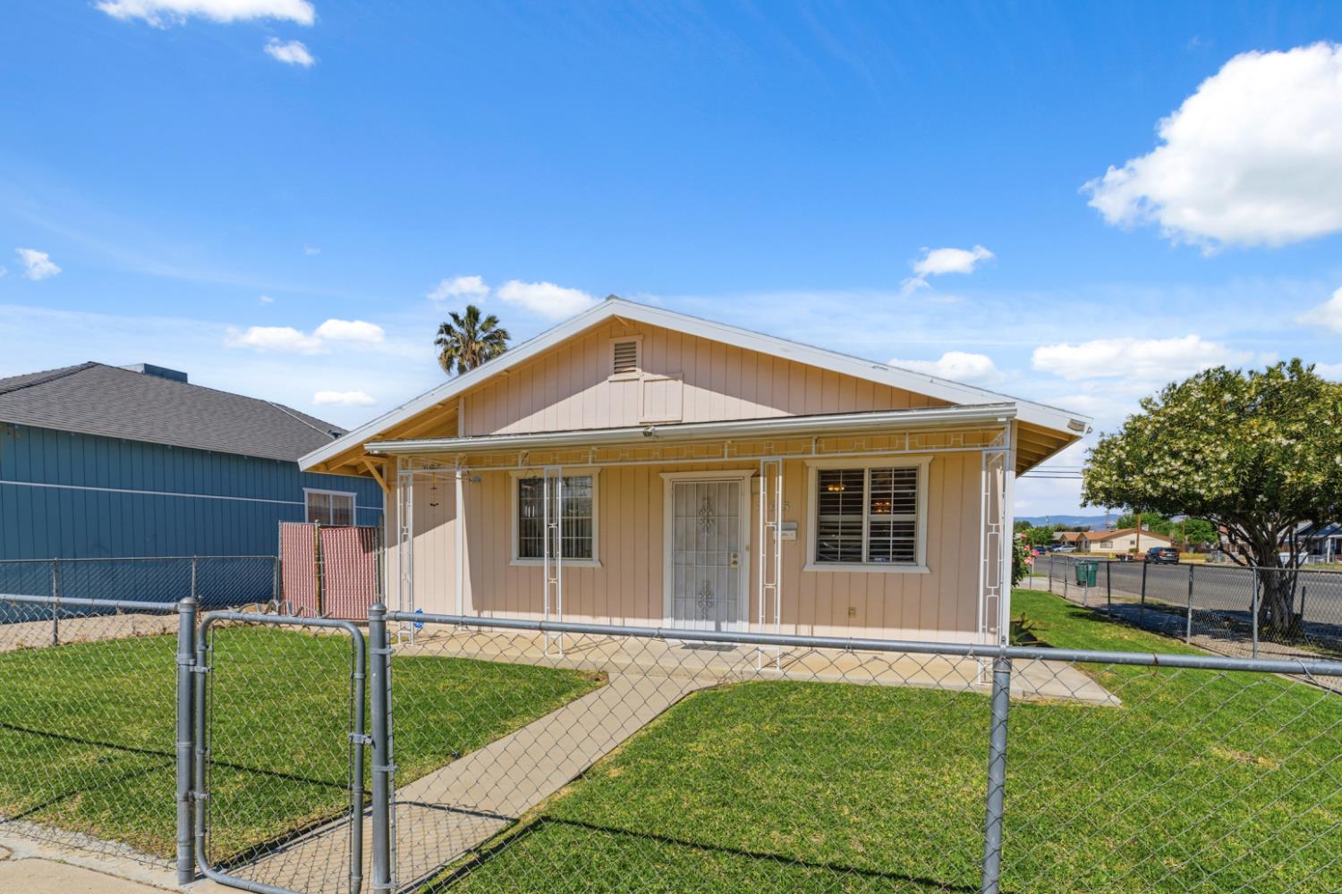 295 E Durian Ave, Coalinga, CA 93210