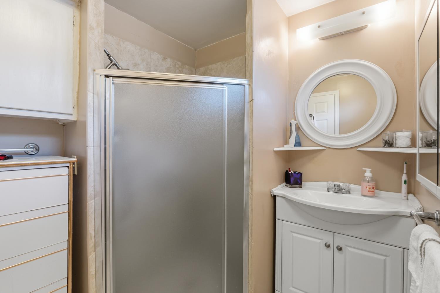 295 E Durian Ave, Coalinga, CA 93210