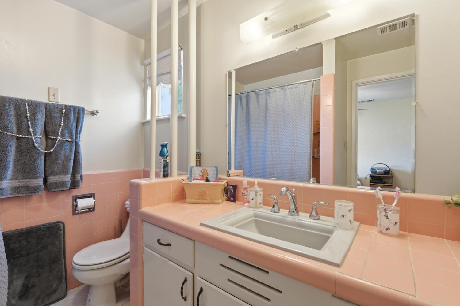 295 E Durian Ave, Coalinga, CA 93210