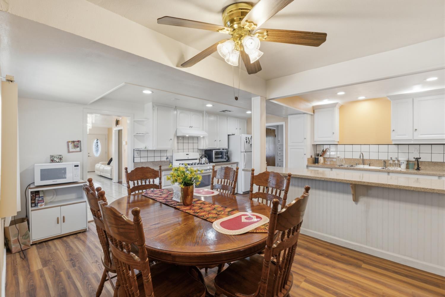 295 E Durian Ave, Coalinga, CA 93210