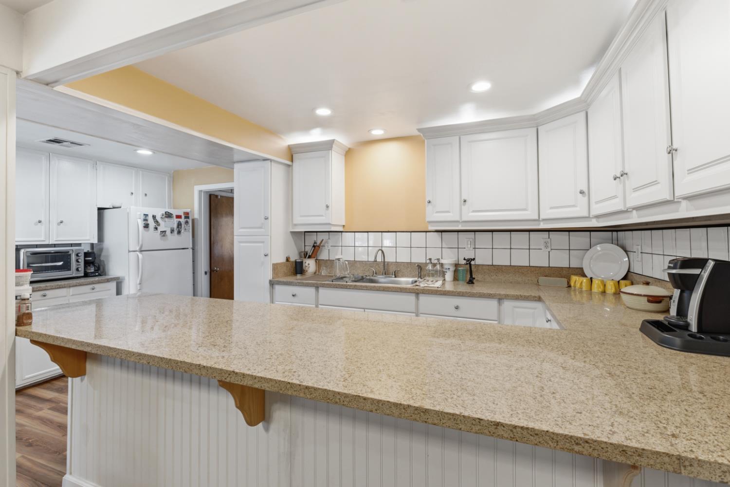 295 E Durian Ave, Coalinga, CA 93210