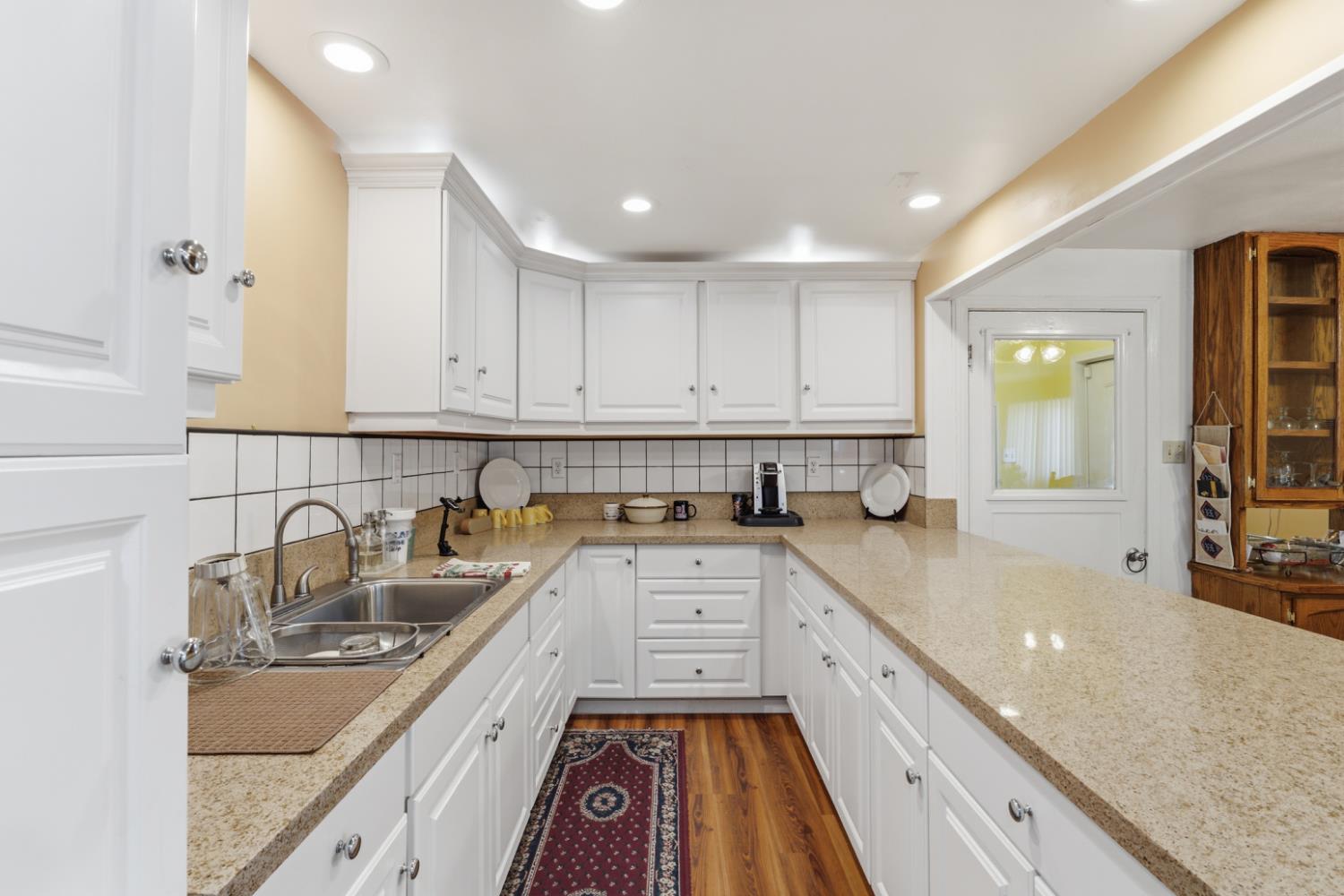 295 E Durian Ave, Coalinga, CA 93210