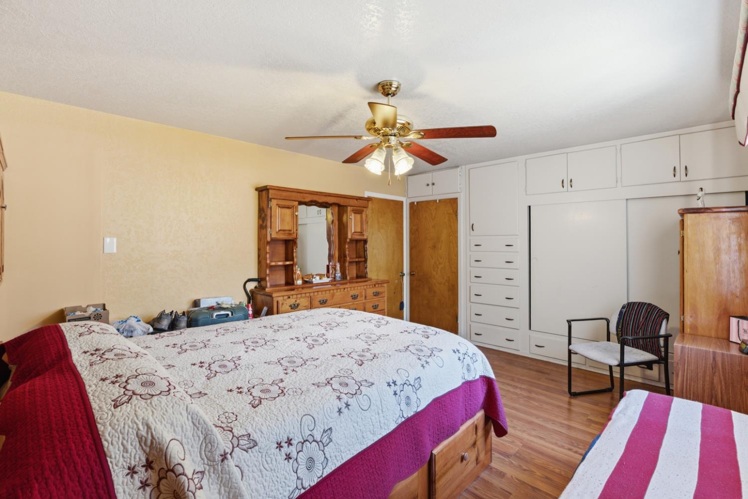 295 E Durian Ave, Coalinga, CA 93210